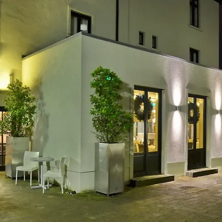Zuni Restaurant & Boutique Szálloda 3*