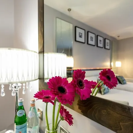 Zuni Restaurant & Boutique