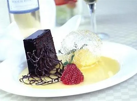Zuni Restaurant & Boutique ホテル 3*