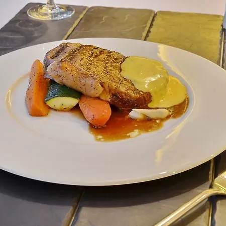 Zuni Restaurant & Boutique 3*