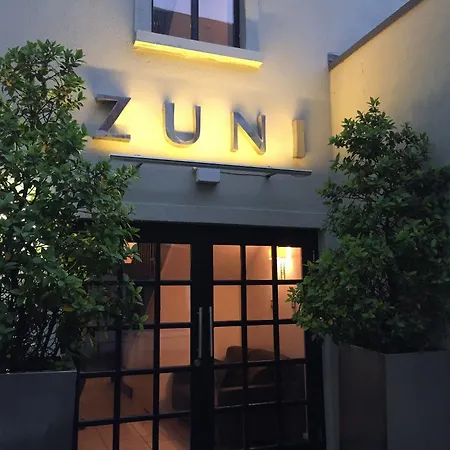 Zuni Restaurant & Boutique ホテル 3*