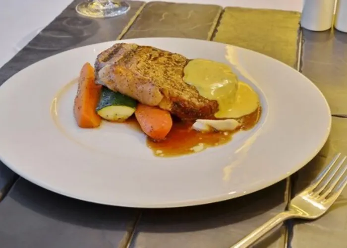 Zuni Restaurant & Boutique Szálloda